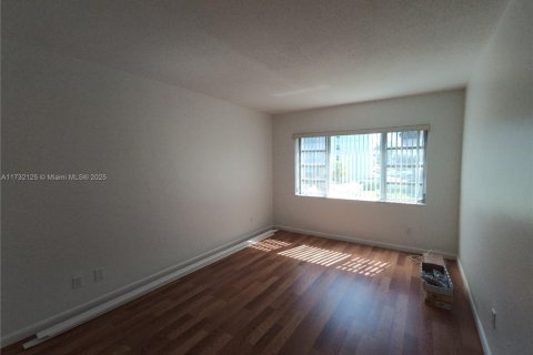 Condo in Hallandale Beach, Florida, 1 bedroom  № 1729726 - photo 7