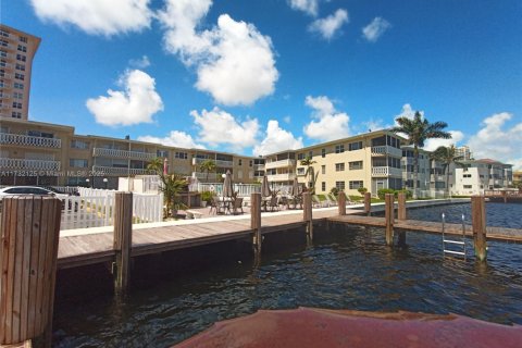 Condo in Hallandale Beach, Florida, 1 bedroom  № 1729726 - photo 26