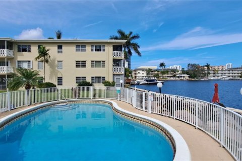 Condo in Hallandale Beach, Florida, 1 bedroom  № 1729726 - photo 18
