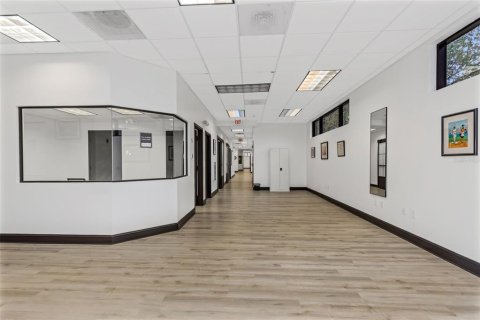 Propiedad comercial en venta en Lutz, Florida, 700.48 m2 № 1283523 - foto 12
