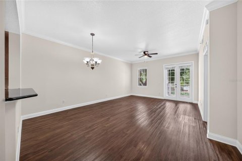 Condo in Four Corners, Florida, 3 bedrooms № 2226230 - photo 8