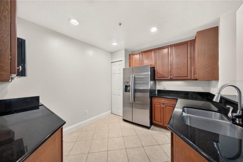 Condo in Four Corners, Florida, 3 bedrooms № 2226230 - photo 13