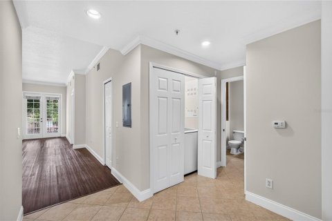Condo in Four Corners, Florida, 3 bedrooms № 2226230 - photo 6