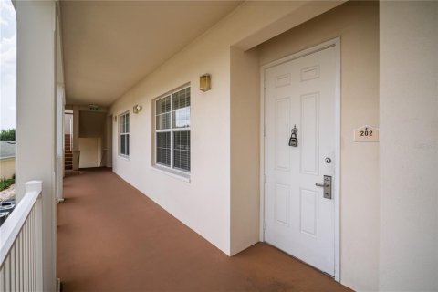 Condo in Four Corners, Florida, 3 bedrooms № 2226230 - photo 5