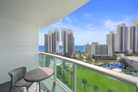 Condo in Sunny Isles Beach, Florida, 1 bedroom  № 2021339 - photo 2