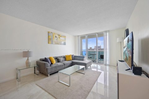 Condo in Sunny Isles Beach, Florida, 1 bedroom  № 2021339 - photo 3