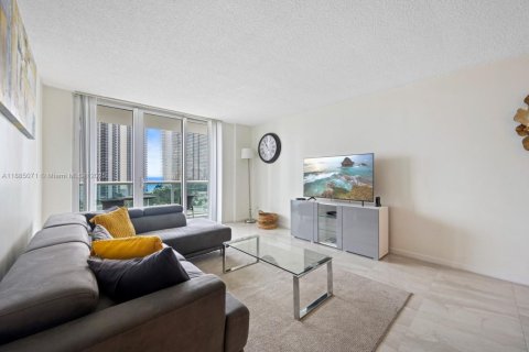 Condo in Sunny Isles Beach, Florida, 1 bedroom  № 2021339 - photo 5