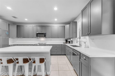 Купить виллу или дом в Майами, Флорида 4 спальни, 287.07м2, № 2006639 - фото 2