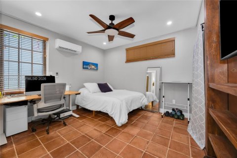 House in Coral Gables, Florida 3 bedrooms, 152.45 sq.m. № 2406132 - photo 30