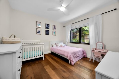 House in Coral Gables, Florida 3 bedrooms, 152.45 sq.m. № 2406132 - photo 21