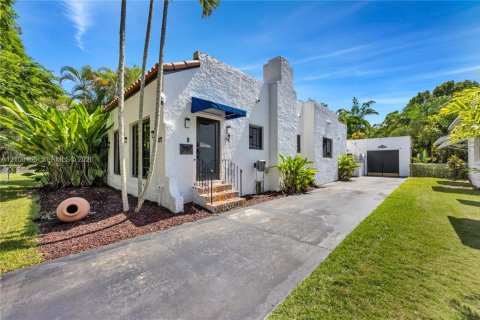 House in Coral Gables, Florida 3 bedrooms, 152.45 sq.m. № 2406132