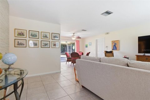 Villa ou maison à vendre à Rotonda, Floride: 2 chambres, 98.01 m2 № 2212038 - photo 14