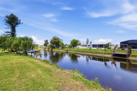 Villa ou maison à vendre à Rotonda, Floride: 2 chambres, 98.01 m2 № 2212038 - photo 5