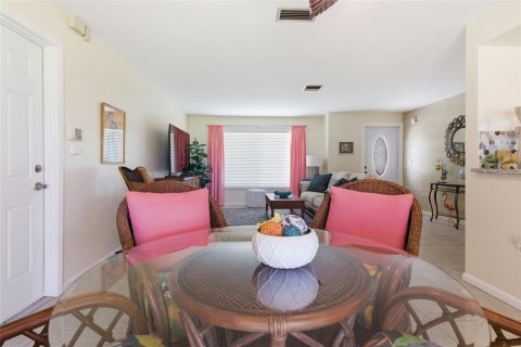 Villa ou maison à vendre à Rotonda, Floride: 2 chambres, 98.01 m2 № 2212038 - photo 17