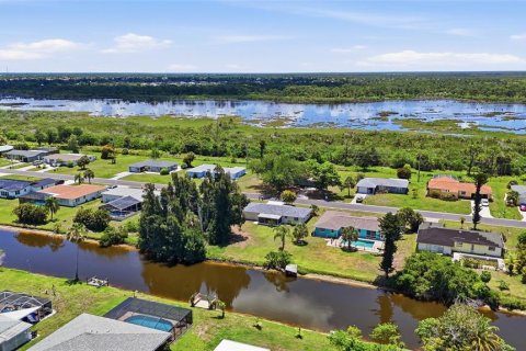 Villa ou maison à vendre à Rotonda, Floride: 2 chambres, 98.01 m2 № 2212038 - photo 10
