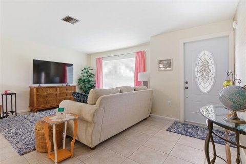 Villa ou maison à vendre à Rotonda, Floride: 2 chambres, 98.01 m2 № 2212038 - photo 11