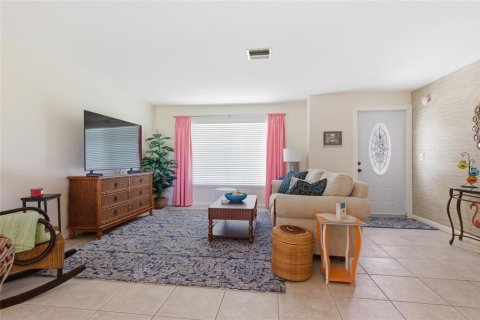 Villa ou maison à vendre à Rotonda, Floride: 2 chambres, 98.01 m2 № 2212038 - photo 9