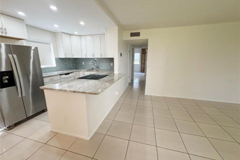Condominio en venta en Palm Harbor, Florida, 2 dormitorios, 84.26 m2 № 1561069 - foto 6