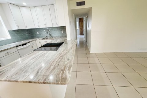 Condominio en venta en Palm Harbor, Florida, 2 dormitorios, 84.26 m2 № 1561069 - foto 7