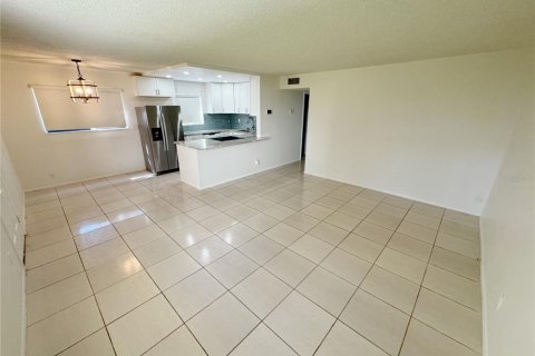 Condominio en venta en Palm Harbor, Florida, 2 dormitorios, 84.26 m2 № 1561069 - foto 2