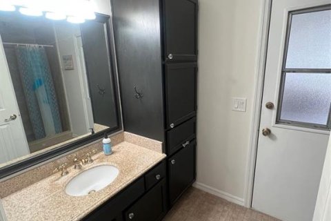 House in Oviedo, Florida 4 bedrooms, 207.26 sq.m. № 2098681 - photo 16