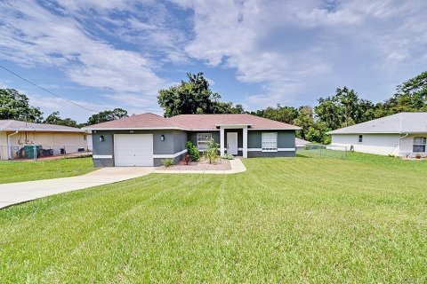 House in Inverness, Florida 3 bedrooms, 116.96 sq.m. № 1845359 - photo 1