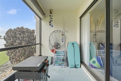 Condo in New Smyrna Beach, Florida, 2 bedrooms  № 2124505 - photo 30
