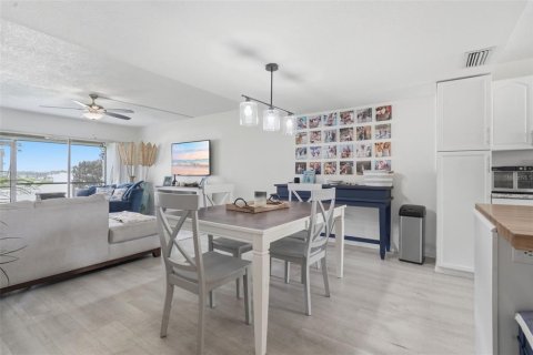 Condo in New Smyrna Beach, Florida, 2 bedrooms  № 2124505 - photo 12