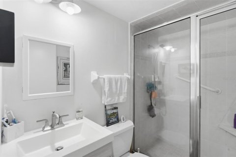 Condo in New Smyrna Beach, Florida, 2 bedrooms  № 2124505 - photo 28