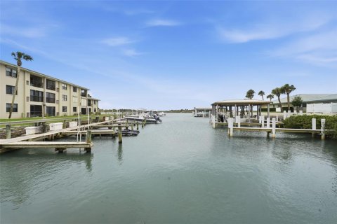 Condo in New Smyrna Beach, Florida, 2 bedrooms  № 2124505 - photo 3