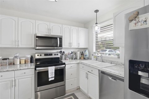 Condo in New Smyrna Beach, Florida, 2 bedrooms  № 2124505 - photo 8