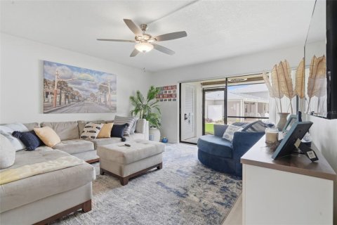 Condo in New Smyrna Beach, Florida, 2 bedrooms  № 2124505 - photo 14