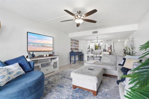 Condo in New Smyrna Beach, Florida, 2 bedrooms  № 2124505 - photo 17
