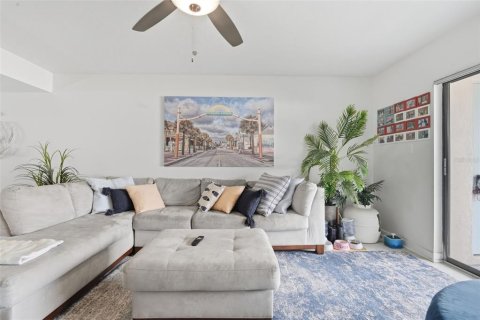 Condo in New Smyrna Beach, Florida, 2 bedrooms  № 2124505 - photo 15