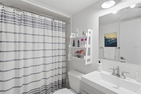 Condo in New Smyrna Beach, Florida, 2 bedrooms  № 2124505 - photo 20