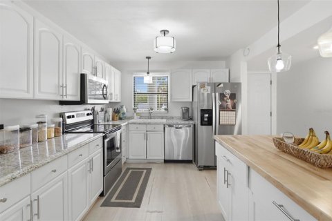 Condo in New Smyrna Beach, Florida, 2 bedrooms  № 2124505 - photo 5