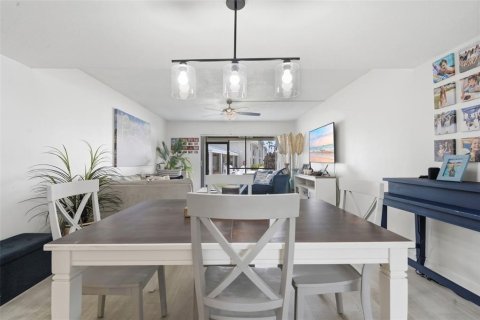 Condo in New Smyrna Beach, Florida, 2 bedrooms  № 2124505 - photo 11