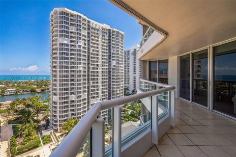 Condominio en alquiler en Aventura, Florida, 3 dormitorios, 173.73 m2 № 2152684 - foto 26