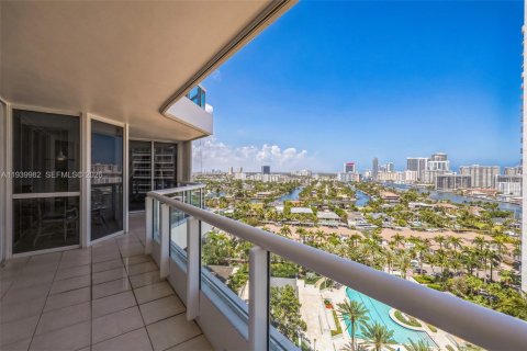 Condominio en alquiler en Aventura, Florida, 3 dormitorios, 173.73 m2 № 2152684 - foto 27