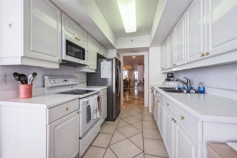 Condominio en alquiler en Aventura, Florida, 3 dormitorios, 173.73 m2 № 2152684 - foto 12