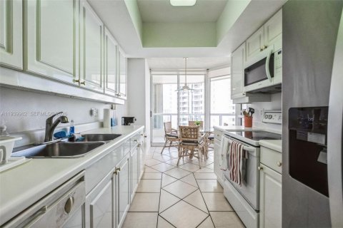 Condominio en alquiler en Aventura, Florida, 3 dormitorios, 173.73 m2 № 2152684 - foto 11