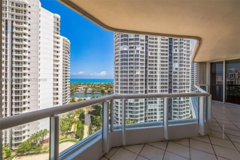 Condominio en alquiler en Aventura, Florida, 3 dormitorios, 173.73 m2 № 2152684 - foto 25