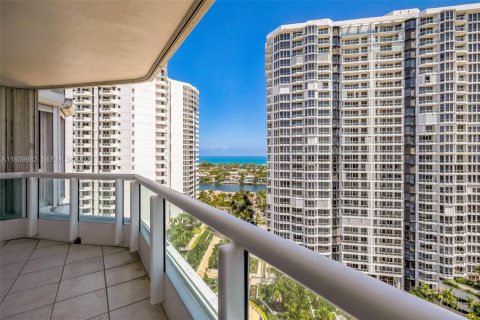 Condominio en alquiler en Aventura, Florida, 3 dormitorios, 173.73 m2 № 2152684 - foto 29