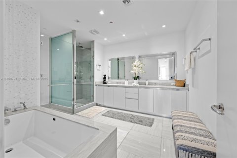 Снять в аренду кондоминиум в Санни-Айлс-Бич, Флорида 3 спальни, 232.53м2, № 1979418 - фото 27