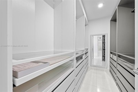 Снять в аренду кондоминиум в Санни-Айлс-Бич, Флорида 3 спальни, 232.53м2, № 1979418 - фото 26