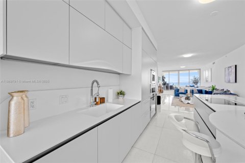 Снять в аренду кондоминиум в Санни-Айлс-Бич, Флорида 3 спальни, 232.53м2, № 1979418 - фото 15