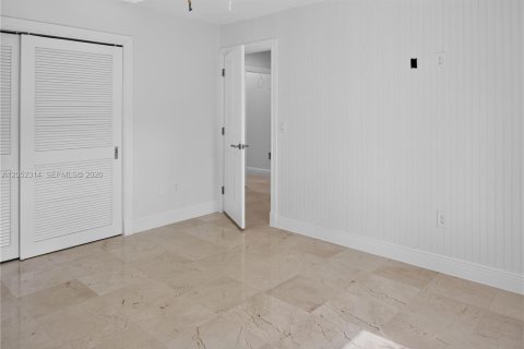 Casa en alquiler en Miami, Florida, 5 dormitorios, 258.36 m2 № 2244989 - foto 20