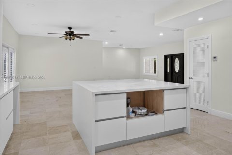 Casa en alquiler en Miami, Florida, 5 dormitorios, 258.36 m2 № 2244989 - foto 8