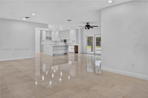 Casa en alquiler en Miami, Florida, 5 dormitorios, 258.36 m2 № 2244989 - foto 5