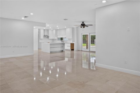 Casa en alquiler en Miami, Florida, 5 dormitorios, 258.36 m2 № 2244989 - foto 6
